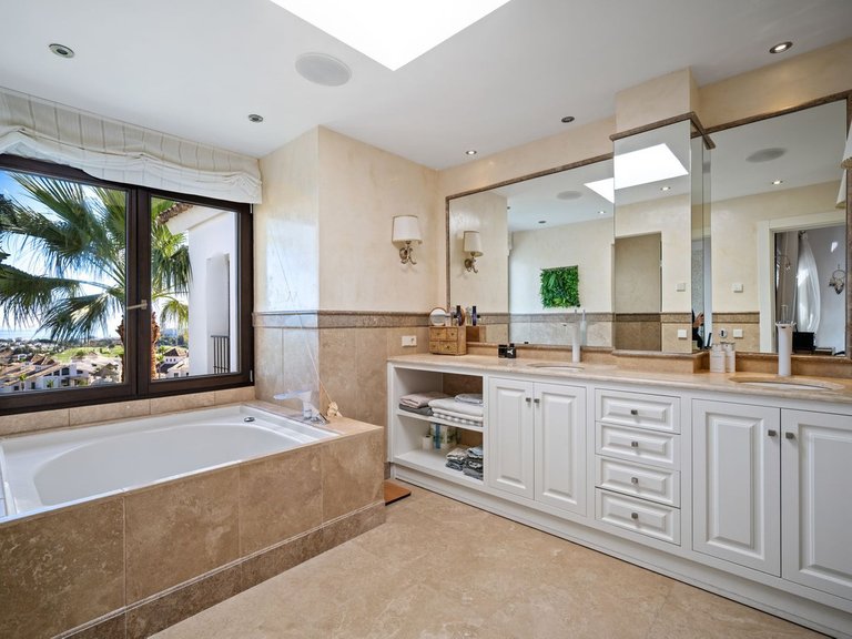 Apartment for Sale  in Estepona, Malaga 19