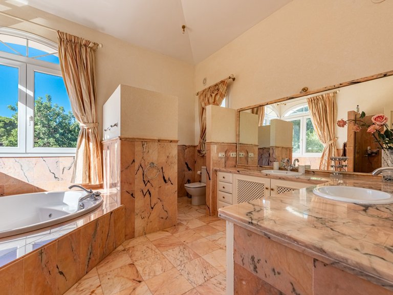 Apartment for Sale  in Marbella, Malaga 12