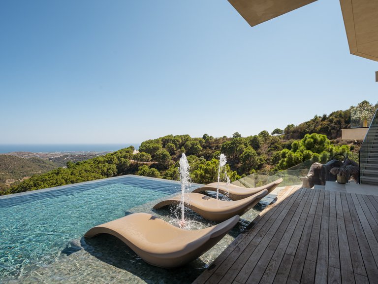 Apartment for Sale  in Benahavis, Malaga 1