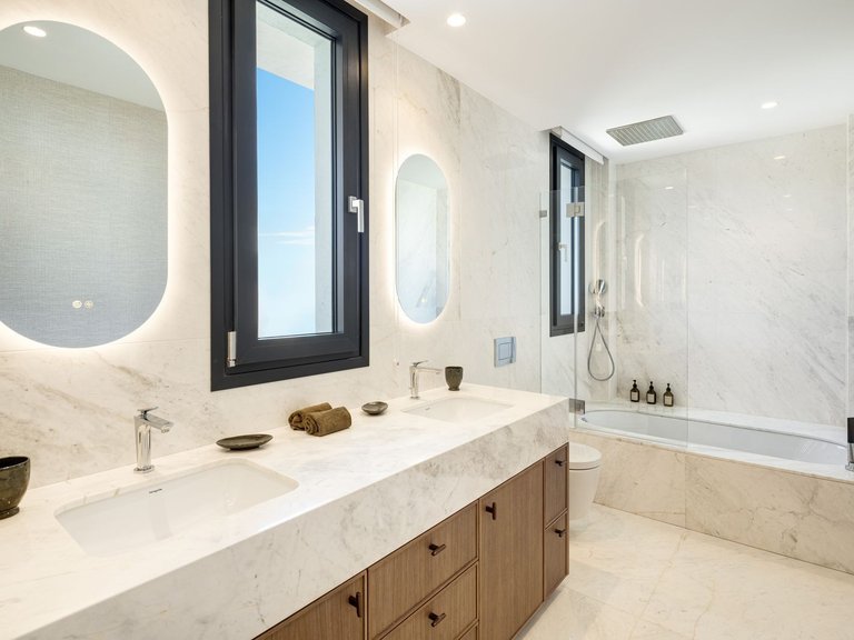 Apartment for Sale  in Marbella, Malaga 17