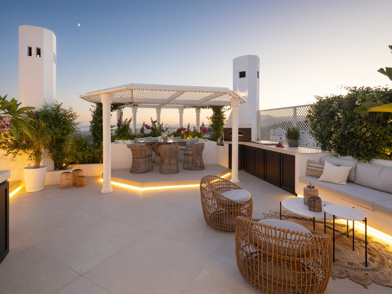 Apartment for Sale  in Marbella, Malaga 28