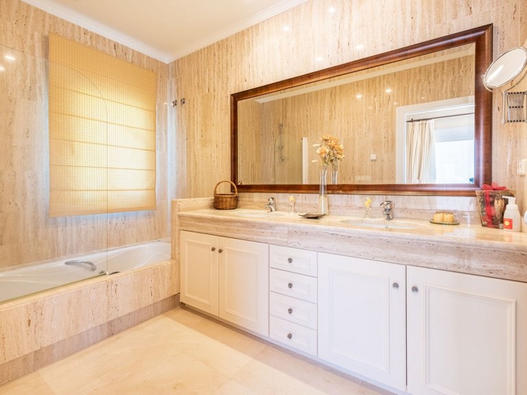 Apartment for Sale  in Benahavis, Malaga 21
