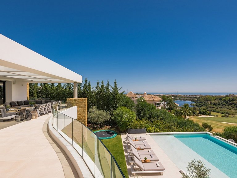 Apartment for Sale  in Benahavis, Malaga 1