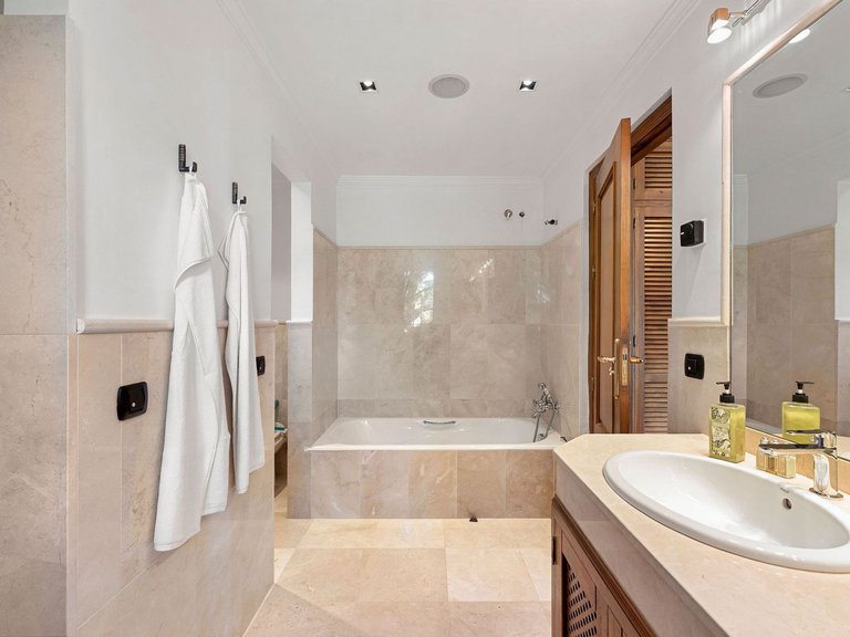 Apartment for Sale  in Benahavis, Malaga 26