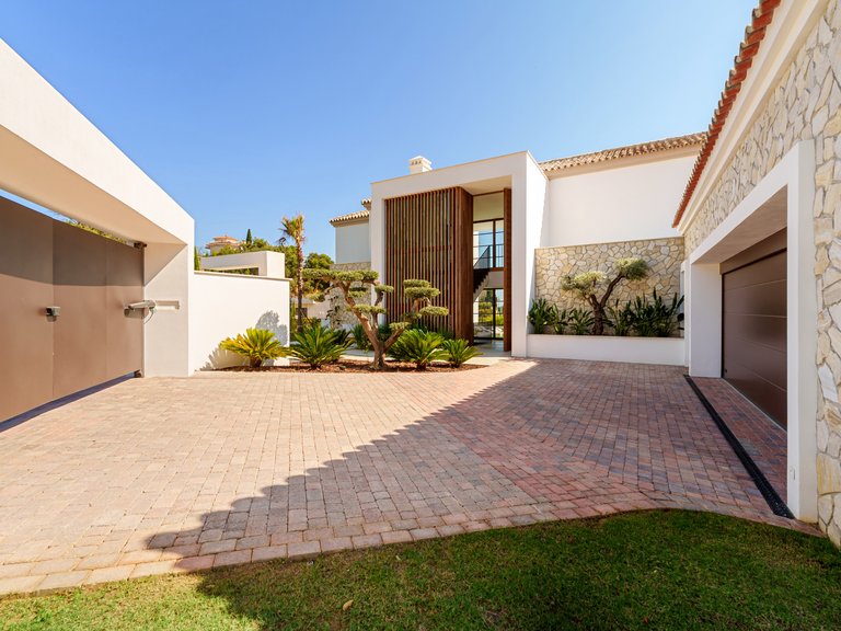 Apartment for Sale  in Benahavis, Malaga 46