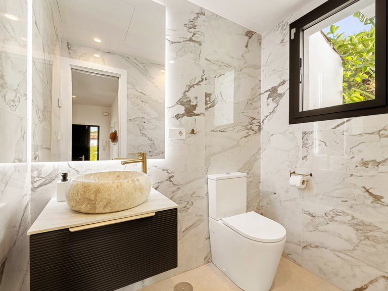 Apartment for Sale  in Marbella, Malaga 30