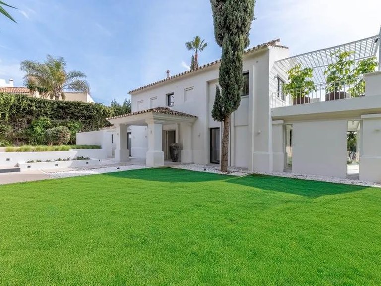 Apartment for Sale  in Marbella, Malaga 36
