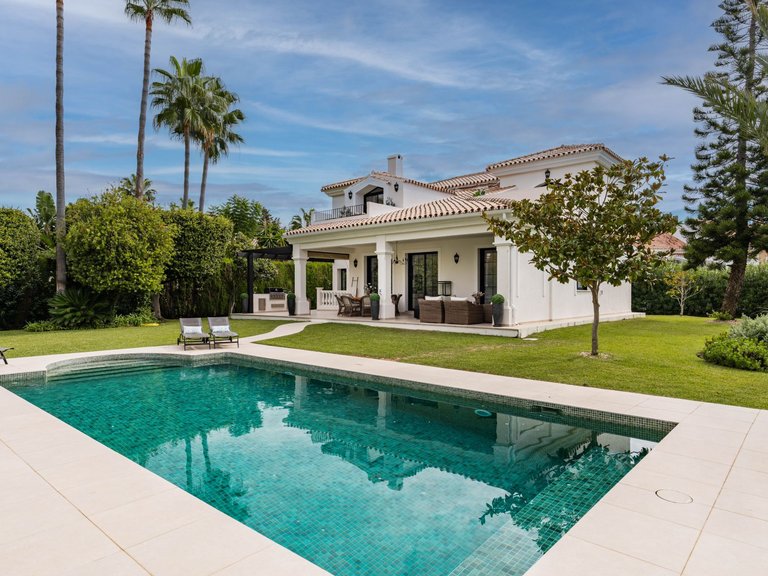 Apartment for Sale  in Estepona, Malaga 1