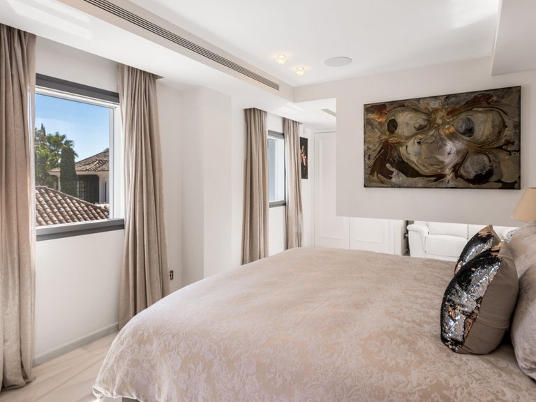Apartment for Sale  in Marbella, Malaga 18