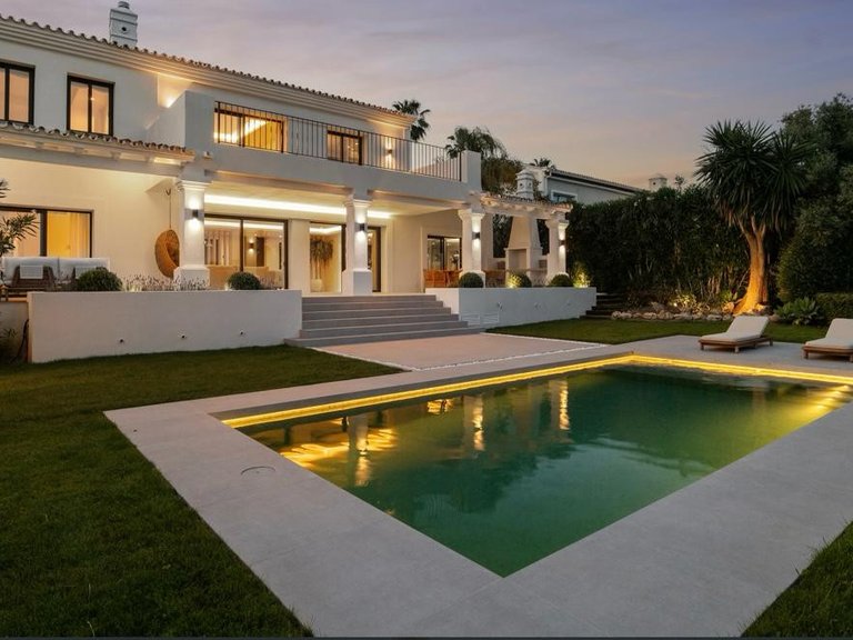Apartment for Sale  in Marbella, Malaga 21