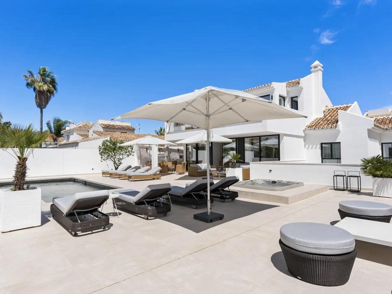 Apartment for Sale  in Marbella, Malaga 48