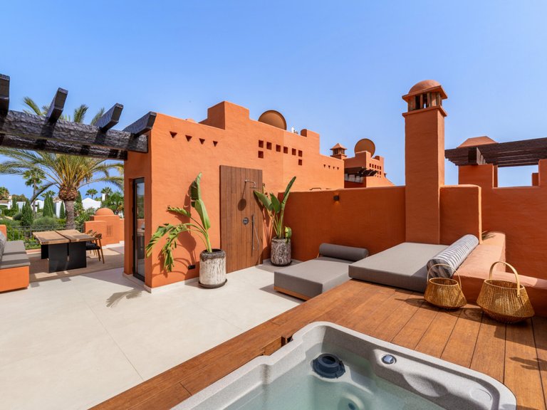 Apartment for Sale  in Marbella, Malaga 38
