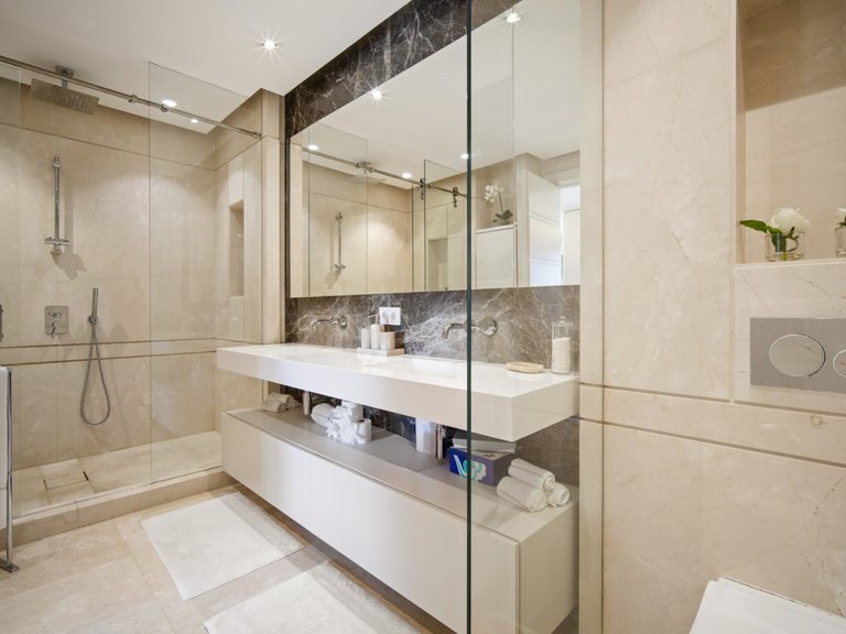 Apartment for Sale  in Marbella, Malaga 37