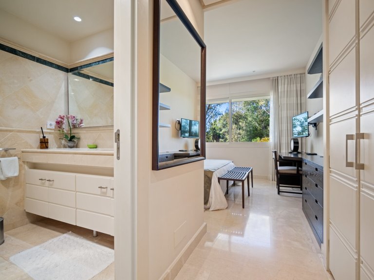Apartment for Sale  in Marbella, Malaga 28