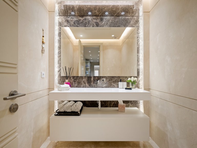 Apartment for Sale  in Marbella, Malaga 38