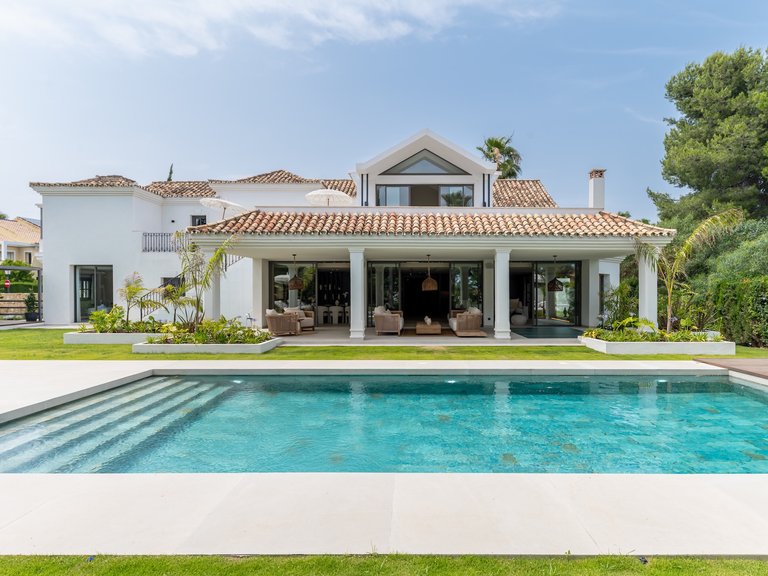 Apartment for Sale  in Estepona, Malaga 1