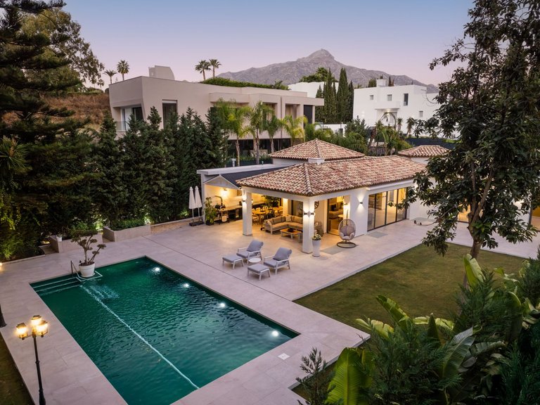 Apartment for Sale  in Marbella, Malaga 34