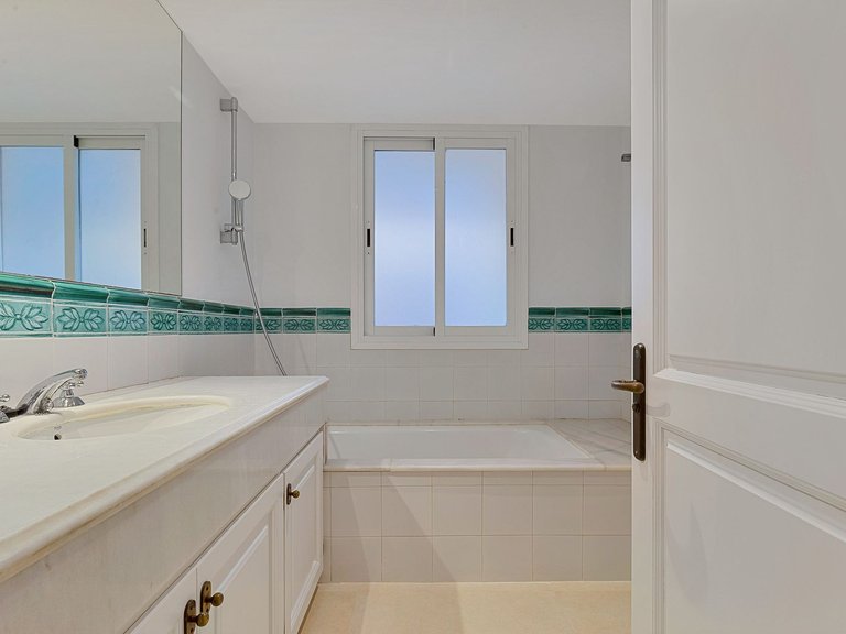 Apartment for Sale  in San Pedro De Alcantara, Malaga 35