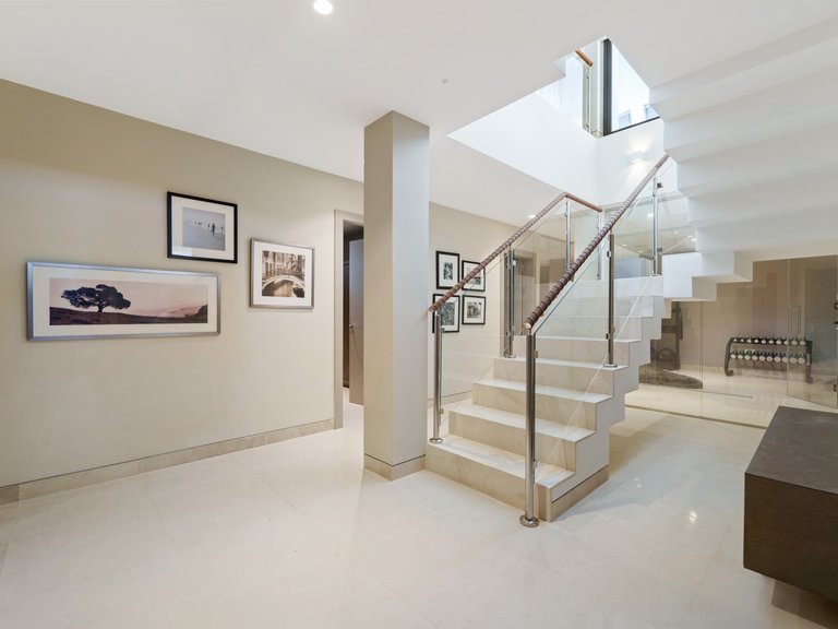 Apartment for Sale  in Marbella, Malaga 35