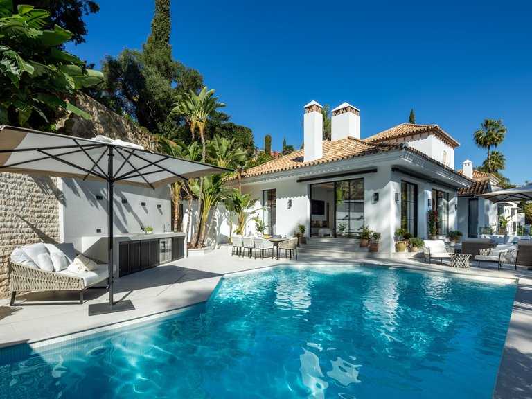 Apartment for Sale  in Benahavis, Malaga 1