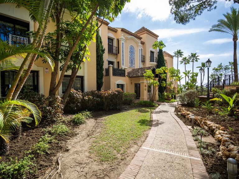 Apartment for Sale  in Benahavis, Malaga 28