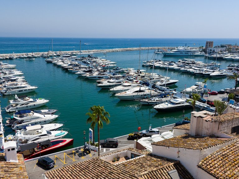 Apartment for Sale  in Marbella, Malaga 30