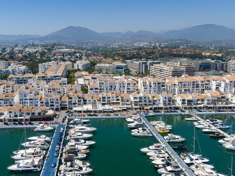 Apartment for Sale  in Marbella, Malaga 28