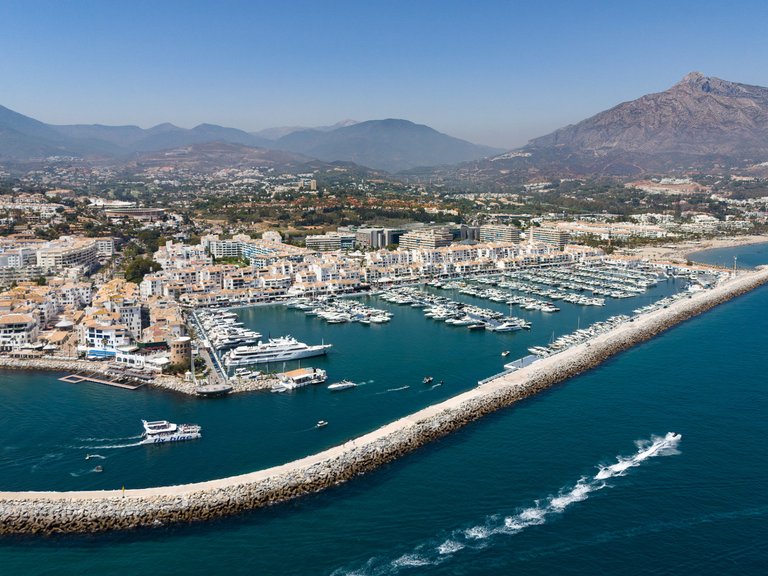 Apartment for Sale  in Marbella, Malaga 29
