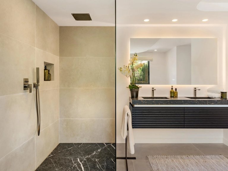 Apartment for Sale  in Marbella, Malaga 19