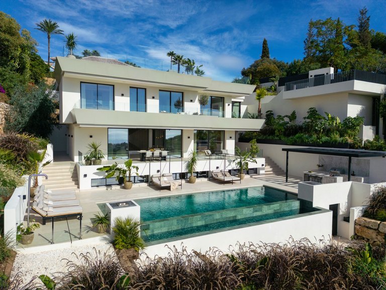 Apartment for Sale  in Marbella, Malaga 1