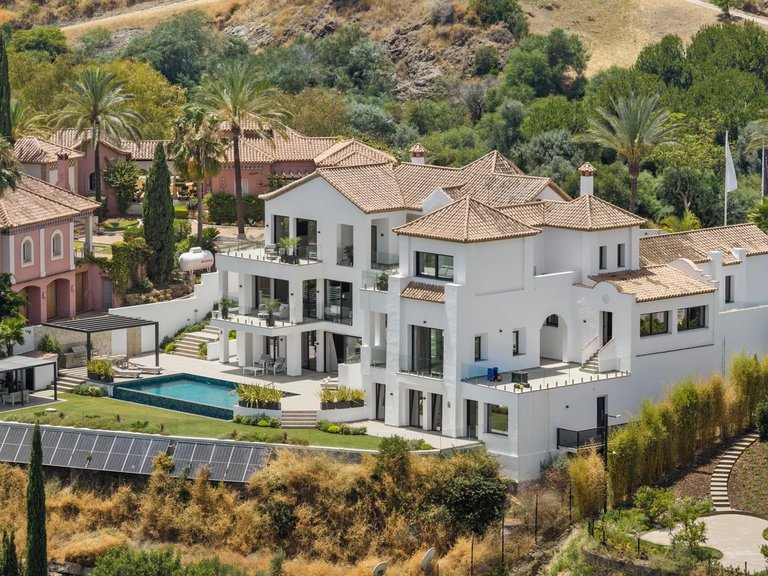 Apartment for Sale  in Benahavis, Malaga 4