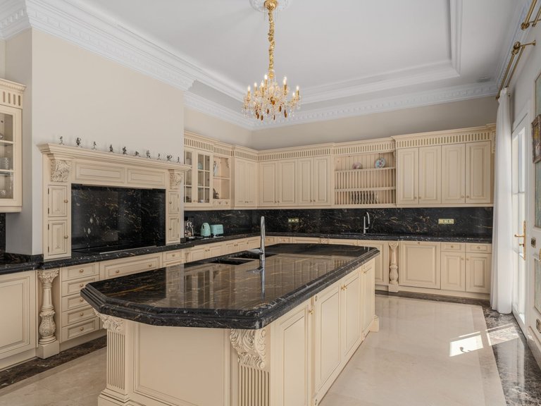 Apartment for Sale  in Marbella, Malaga 18