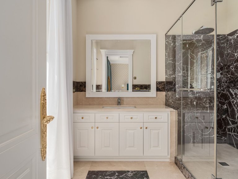 Apartment for Sale  in Marbella, Malaga 32