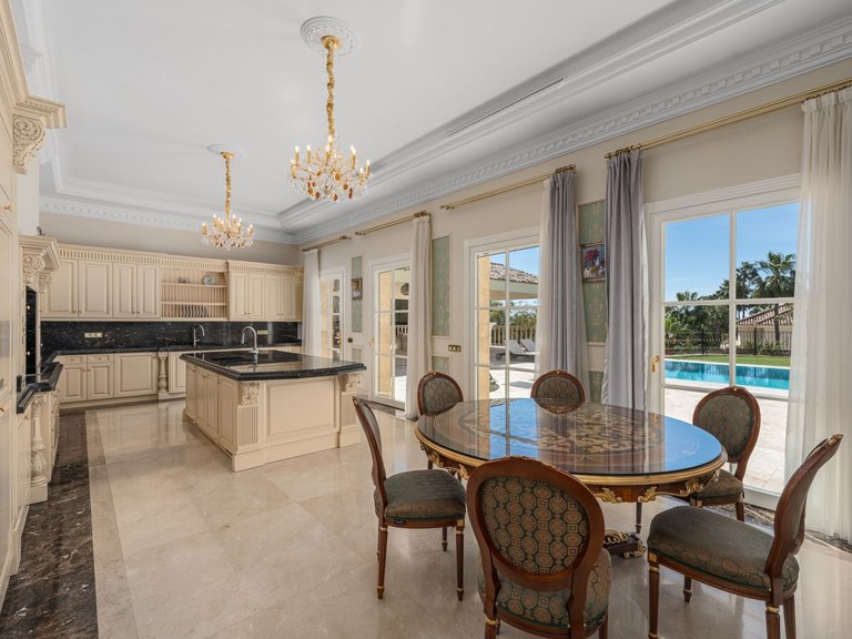 Apartment for Sale  in Marbella, Malaga 19