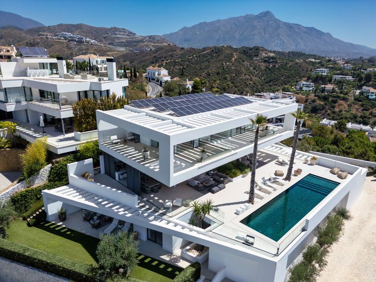 Apartment for Sale  in Benahavis, Malaga 1
