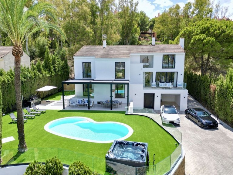 Apartment for Sale  in Marbella, Malaga 1