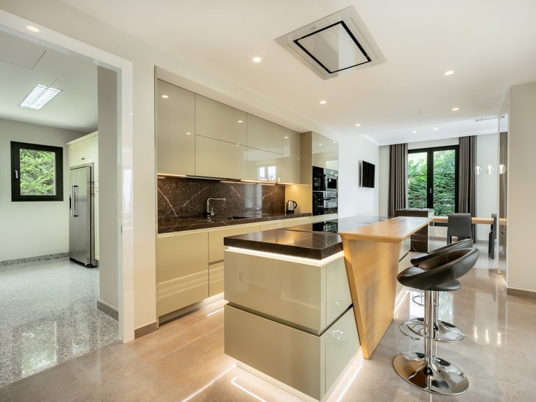 Apartment for Sale  in Marbella, Malaga 11