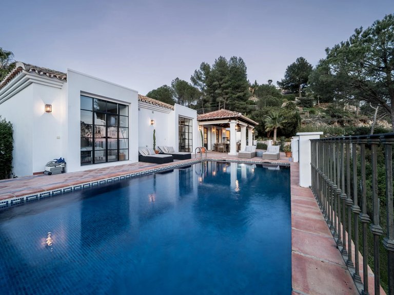 Apartment for Sale  in Benahavis, Malaga 28