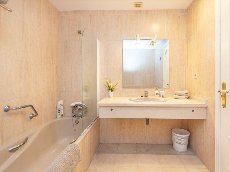 Apartment for Sale  in Marbella, Malaga 16