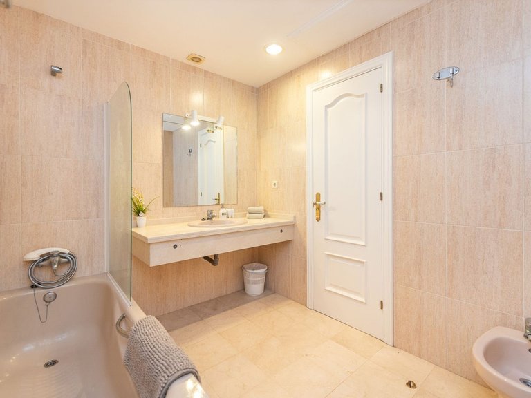 Apartment for Sale  in Marbella, Malaga 17