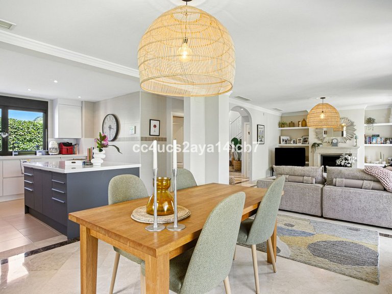Apartment for Sale  in Estepona, Malaga 10