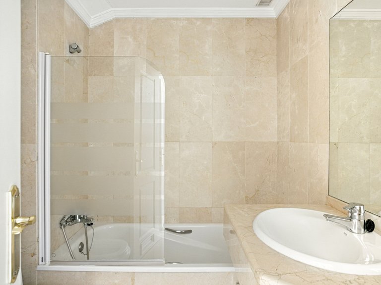 Apartment for Sale  in Marbella, Malaga 20