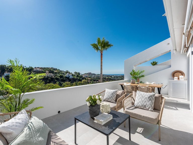 Apartment for Sale  in Benahavis, Malaga 1