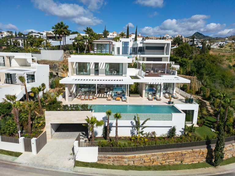 Apartment for Sale  in Benahavis, Malaga 1
