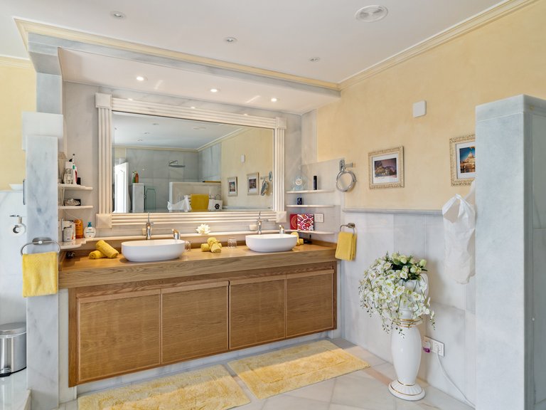Apartment for Sale  in Marbella, Malaga 52