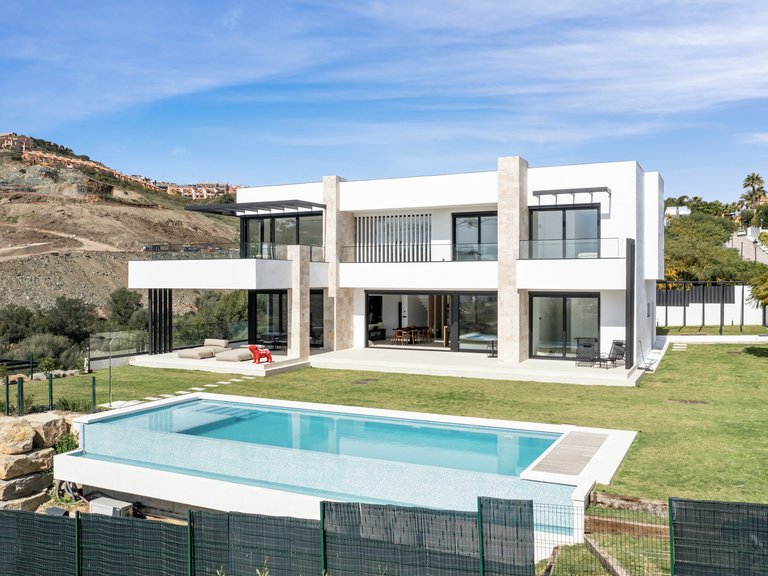 Apartment for Sale  in Benahavis, Malaga 1