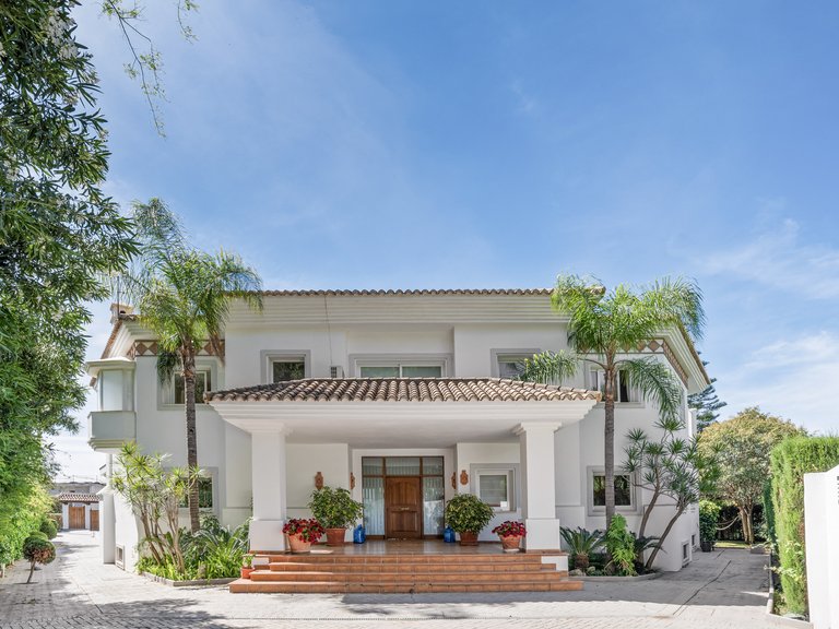 Villa for Sale in Benahavis, Malaga 42