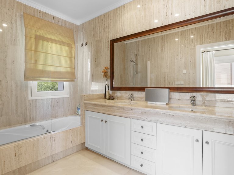 Villa for Sale in Benahavis, Malaga 32