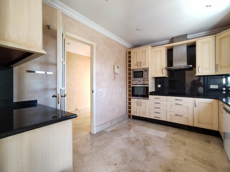 Penthouse for Sale in Lorcrimar, Marbella, Malaga 18