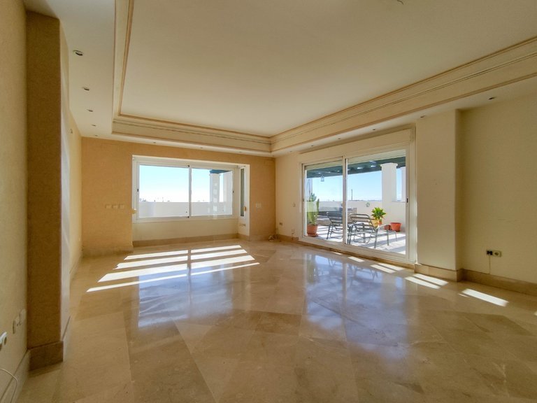 Penthouse for Sale in Lorcrimar, Marbella, Malaga 5
